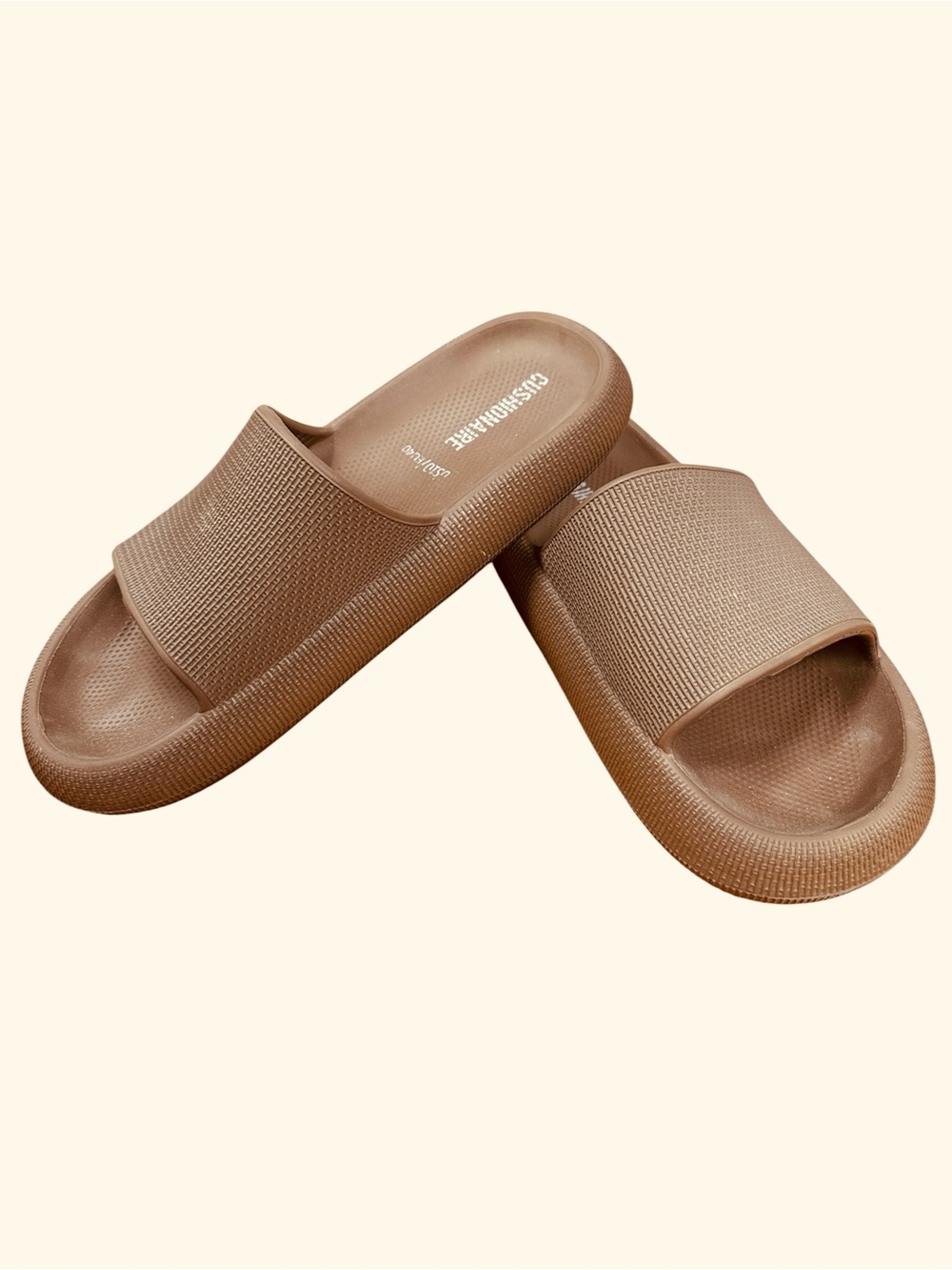 Cushionaire Feather Cloud Recovery Pool Slide Sandals in mocha Size 10
